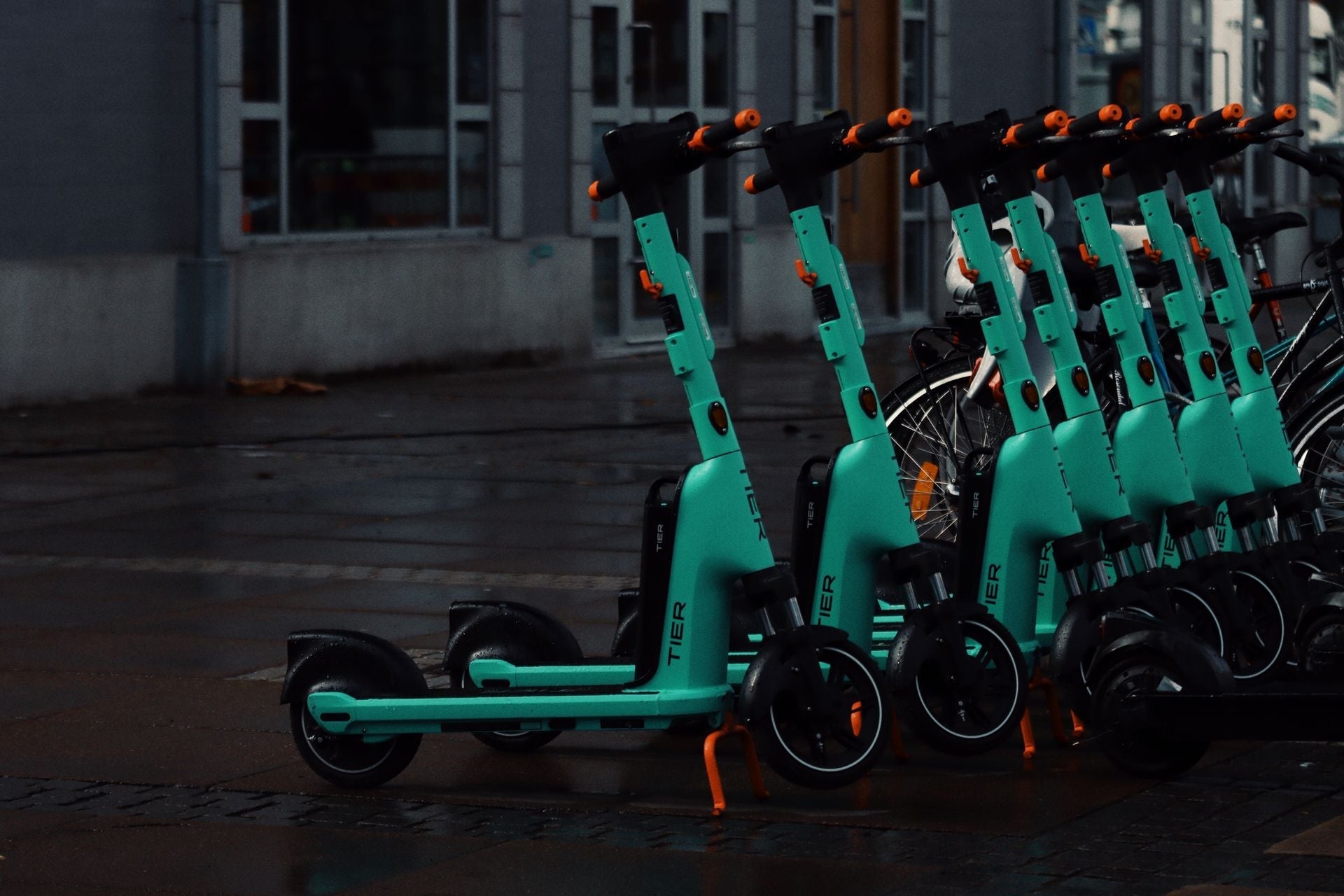 The Complete Guide to Electric Scooters: Features, Benefits, and How to Choose the Right One