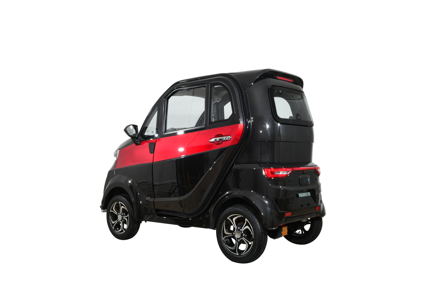 Green Transporter Q Express enclosed all-weather cabin scooter