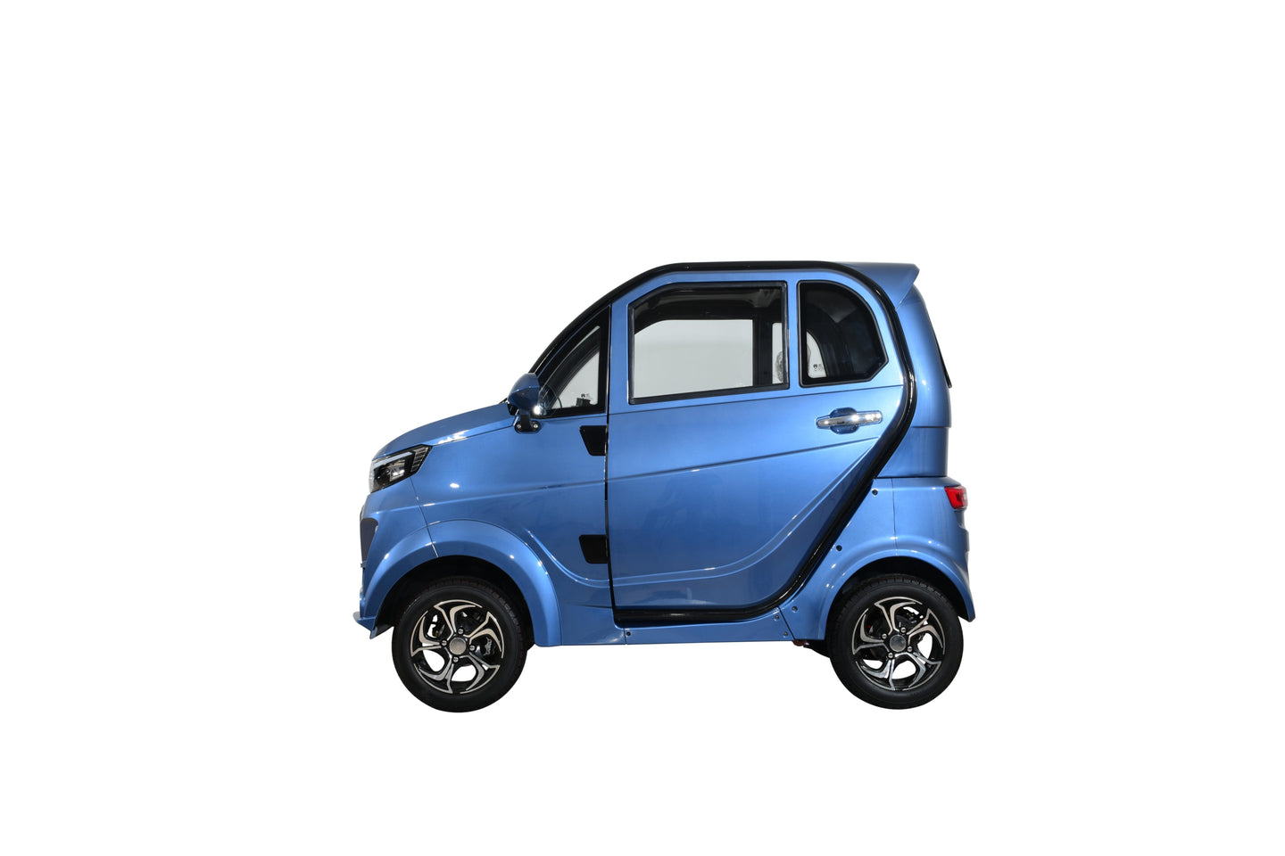 Green Transporter Q Express enclosed all-weather cabin scooter
