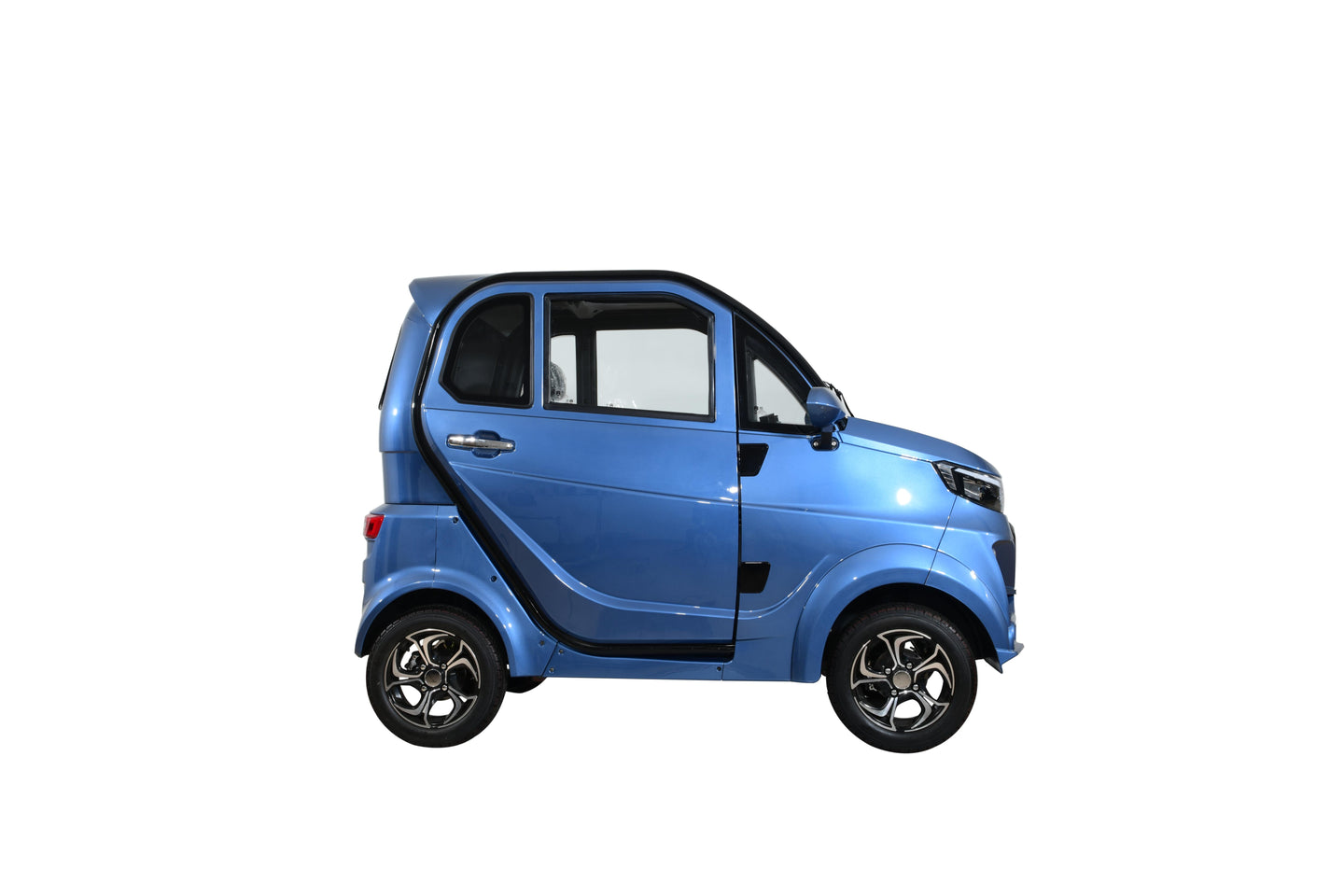 Green Transporter Q Express enclosed all-weather cabin scooter