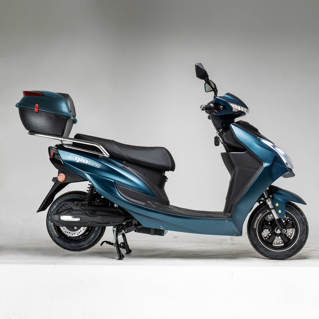 GIO Phoenix PR Electric Scooter 72V 500W 32km/h NFC Access